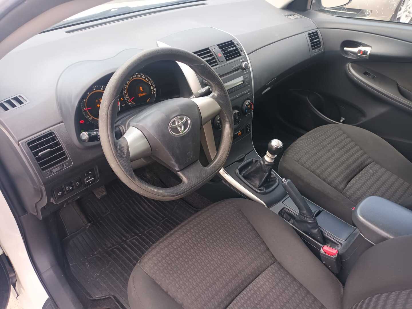 TOYOTA Corolla 2013
