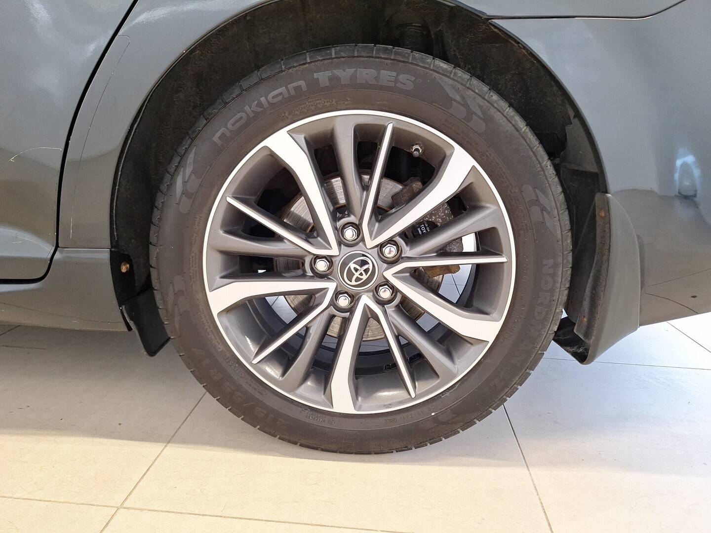 TOYOTA Avensis 2017