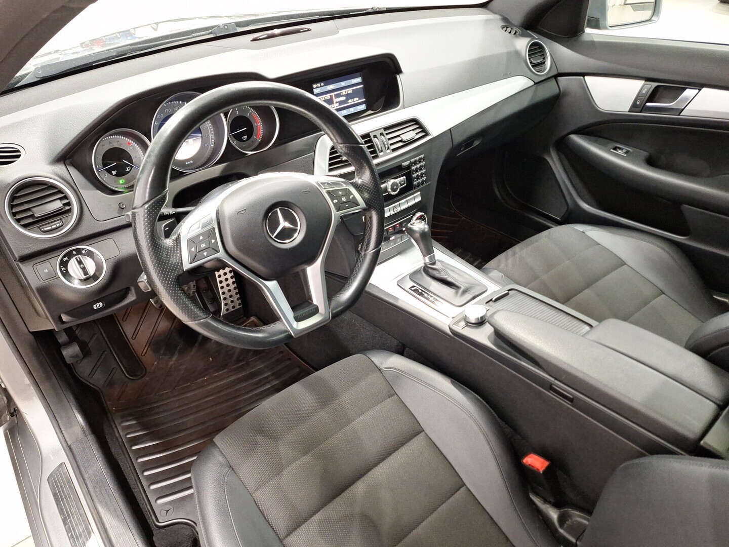 MERCEDES-BENZ C 2011