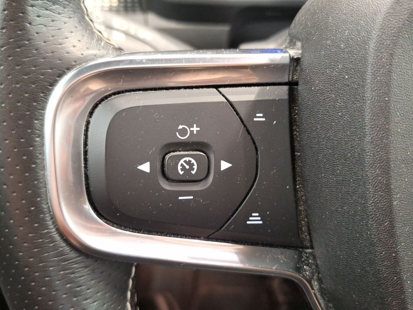 VOLVO XC40 2020