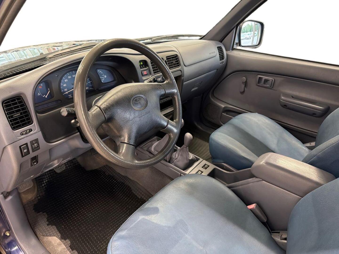 TOYOTA Hilux 2003