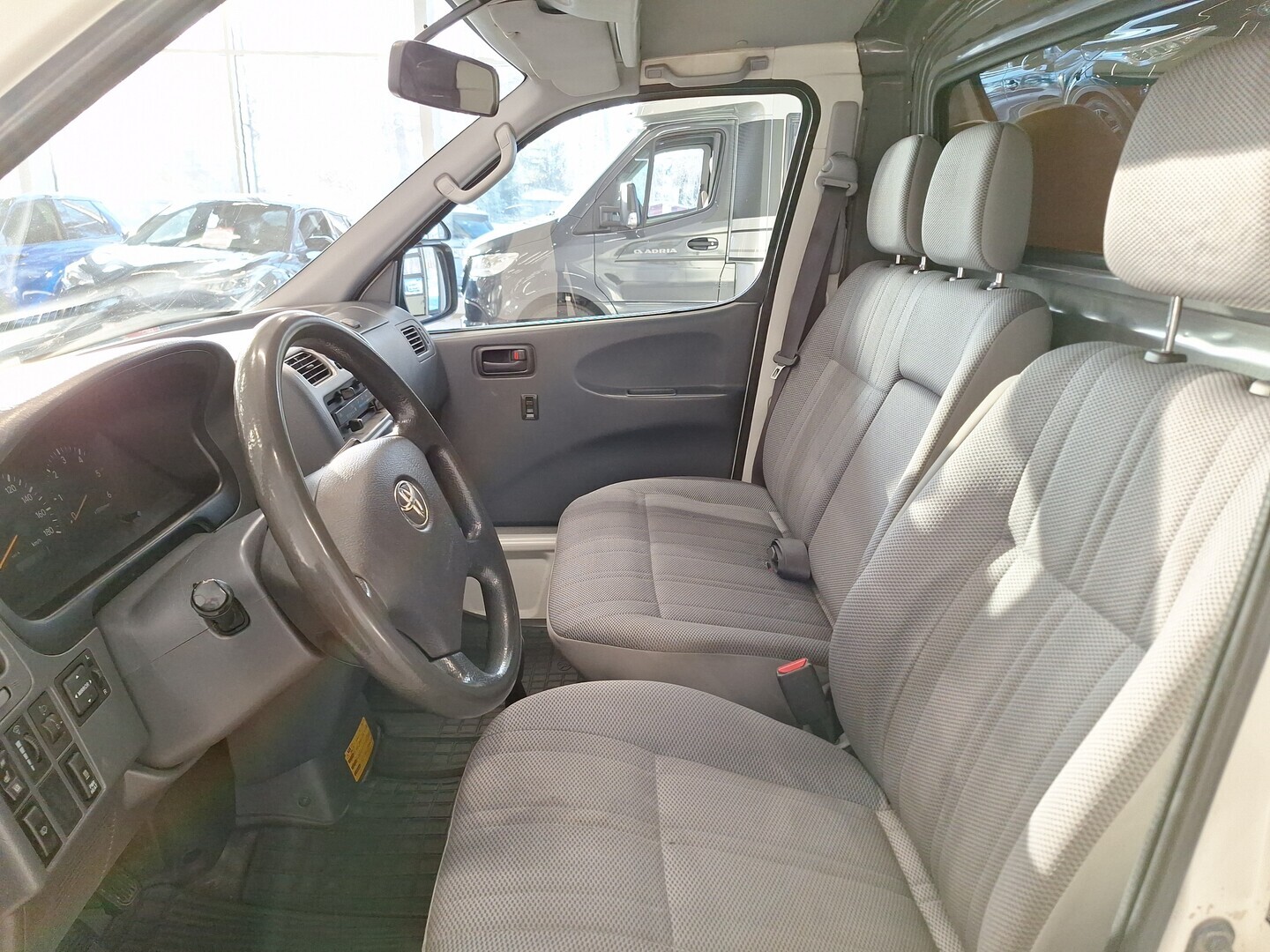 TOYOTA Hiace 2006