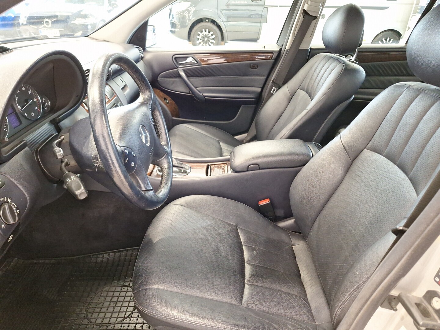 MERCEDES-BENZ C 2005