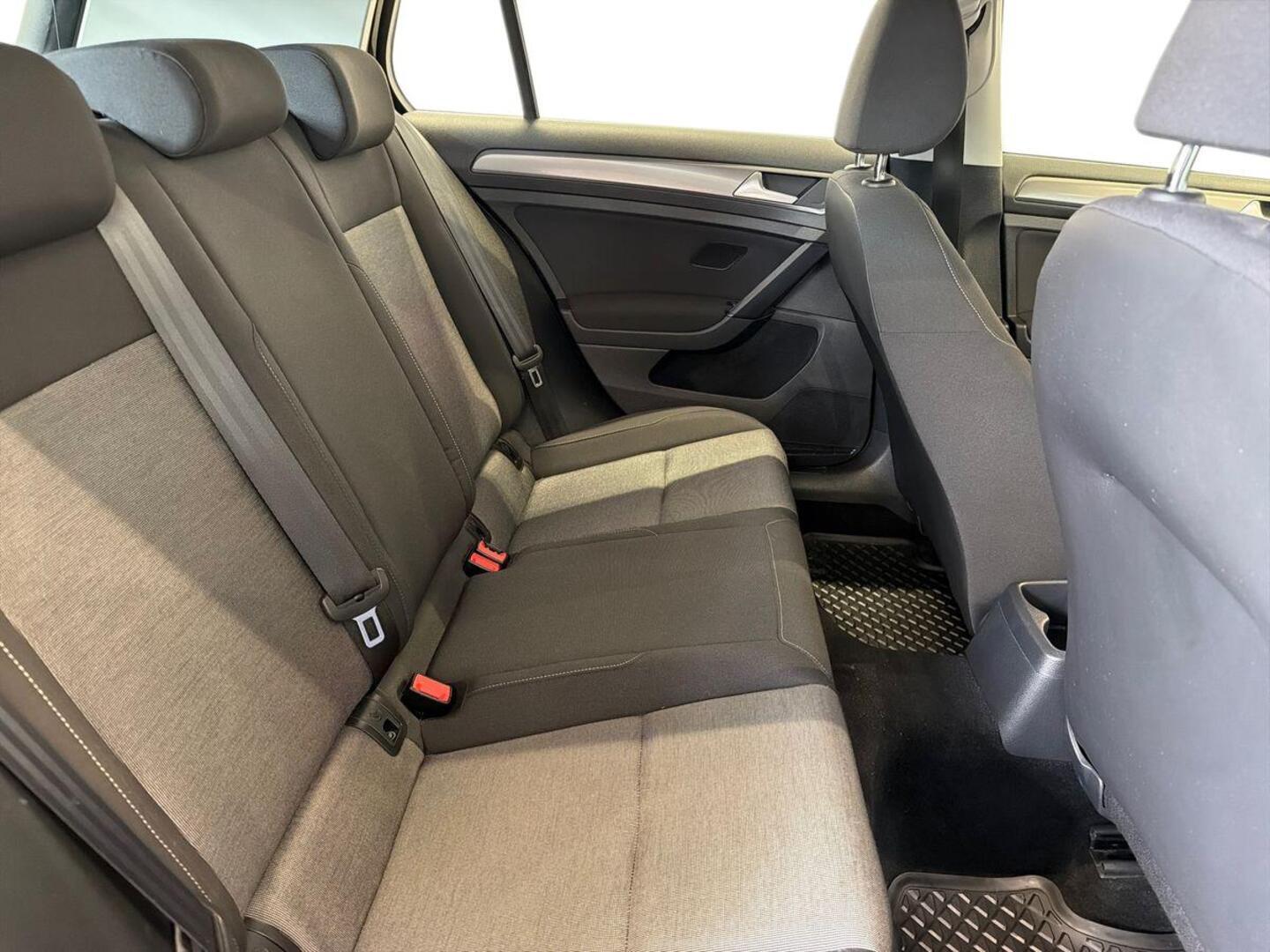 VOLKSWAGEN Golf 2014