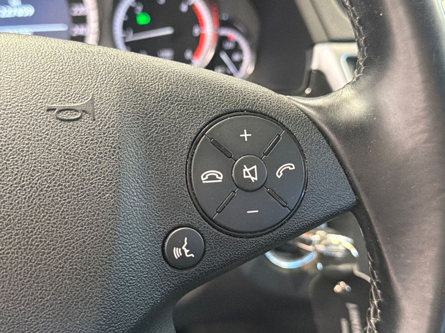 MERCEDES-BENZ E 2010