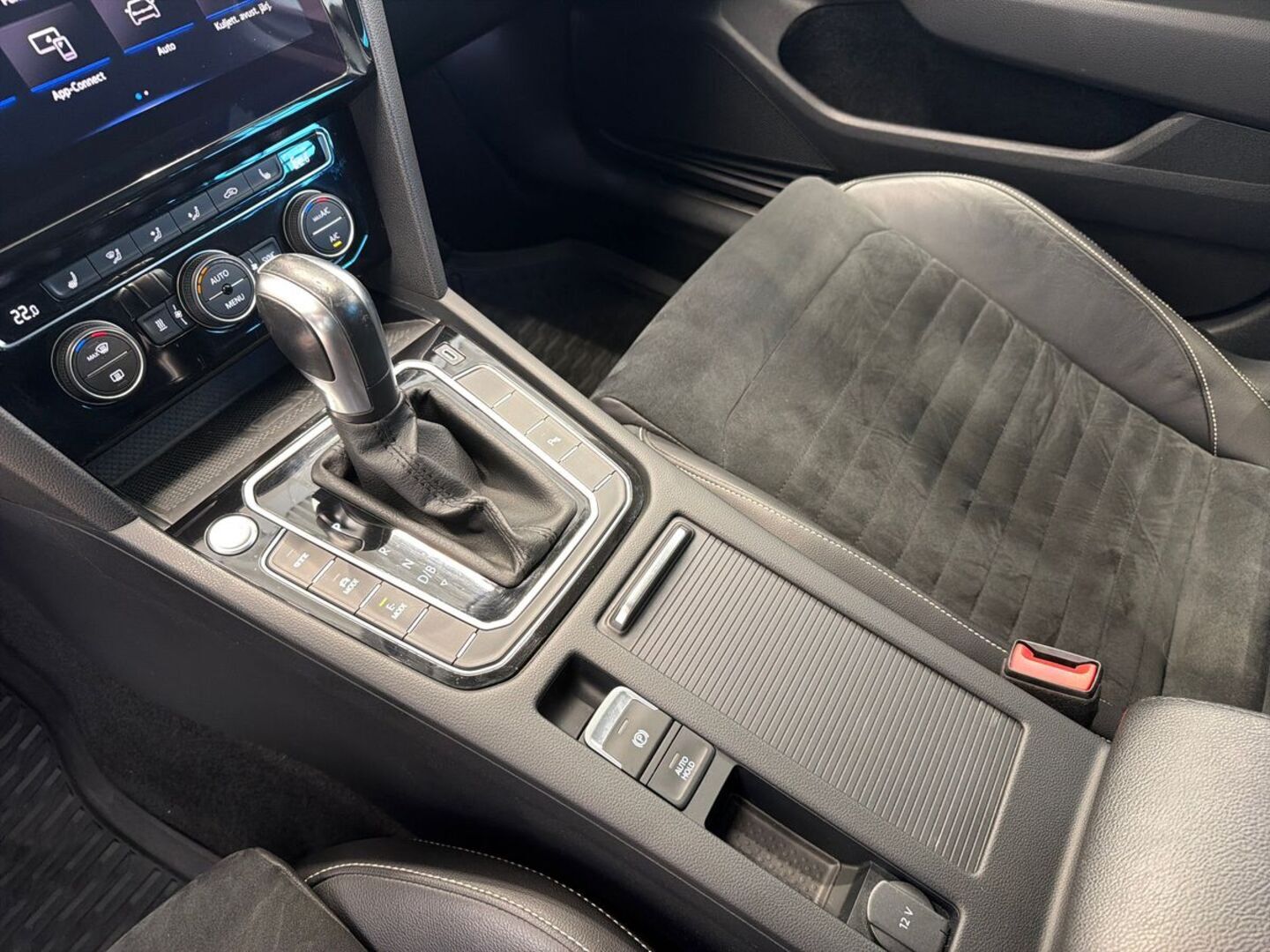 VOLKSWAGEN Passat 15