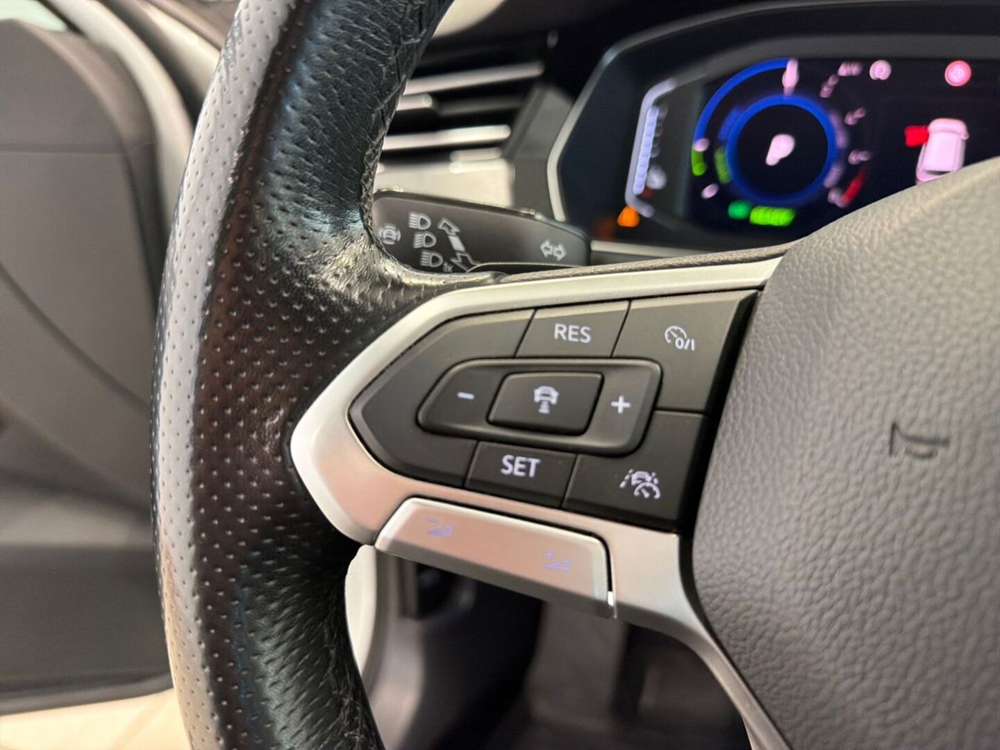 VOLKSWAGEN Passat 17