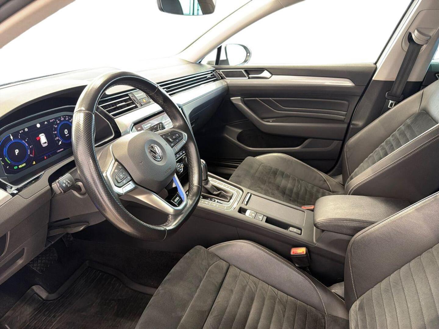 VOLKSWAGEN Passat 7