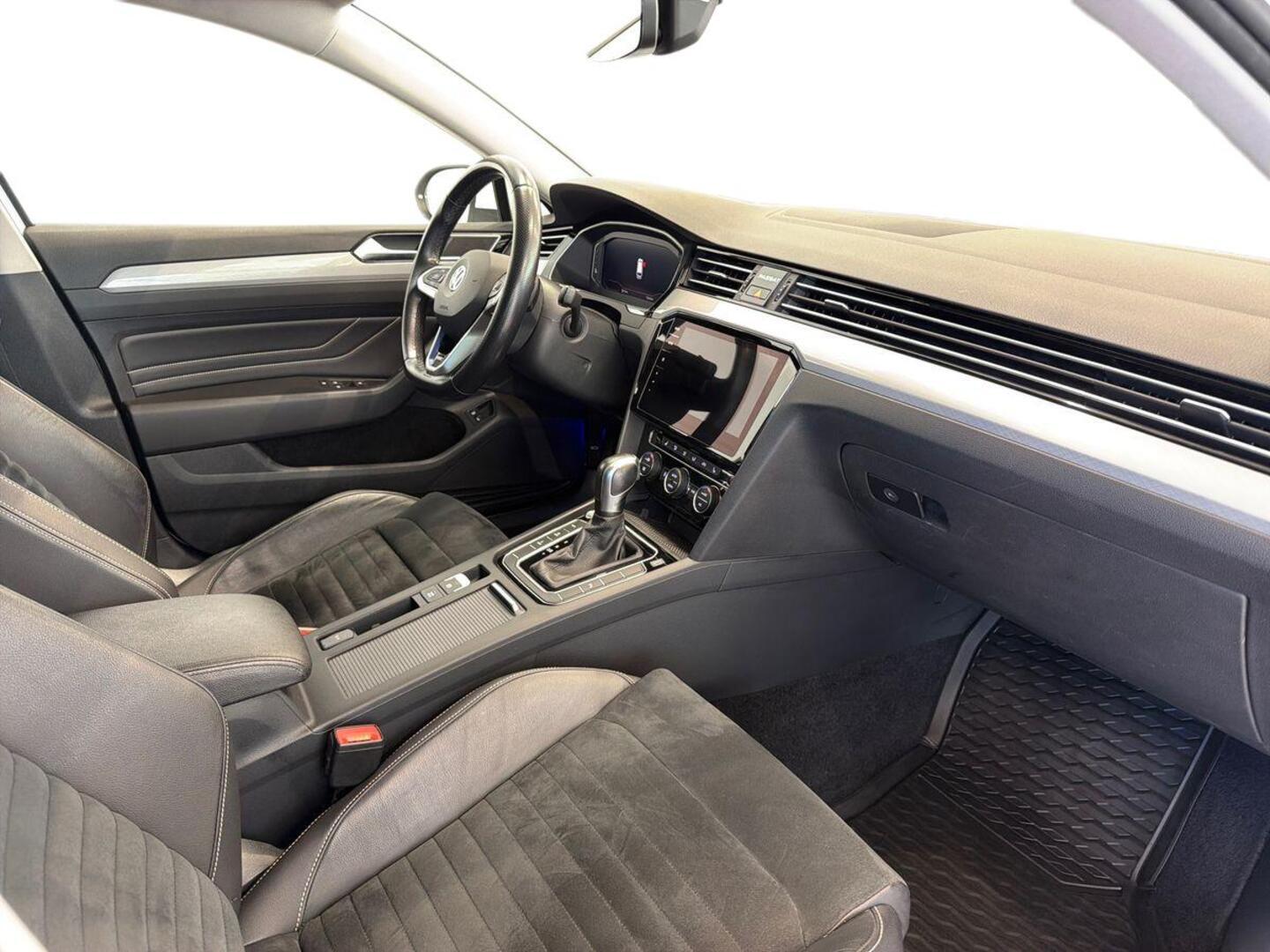 VOLKSWAGEN Passat 9