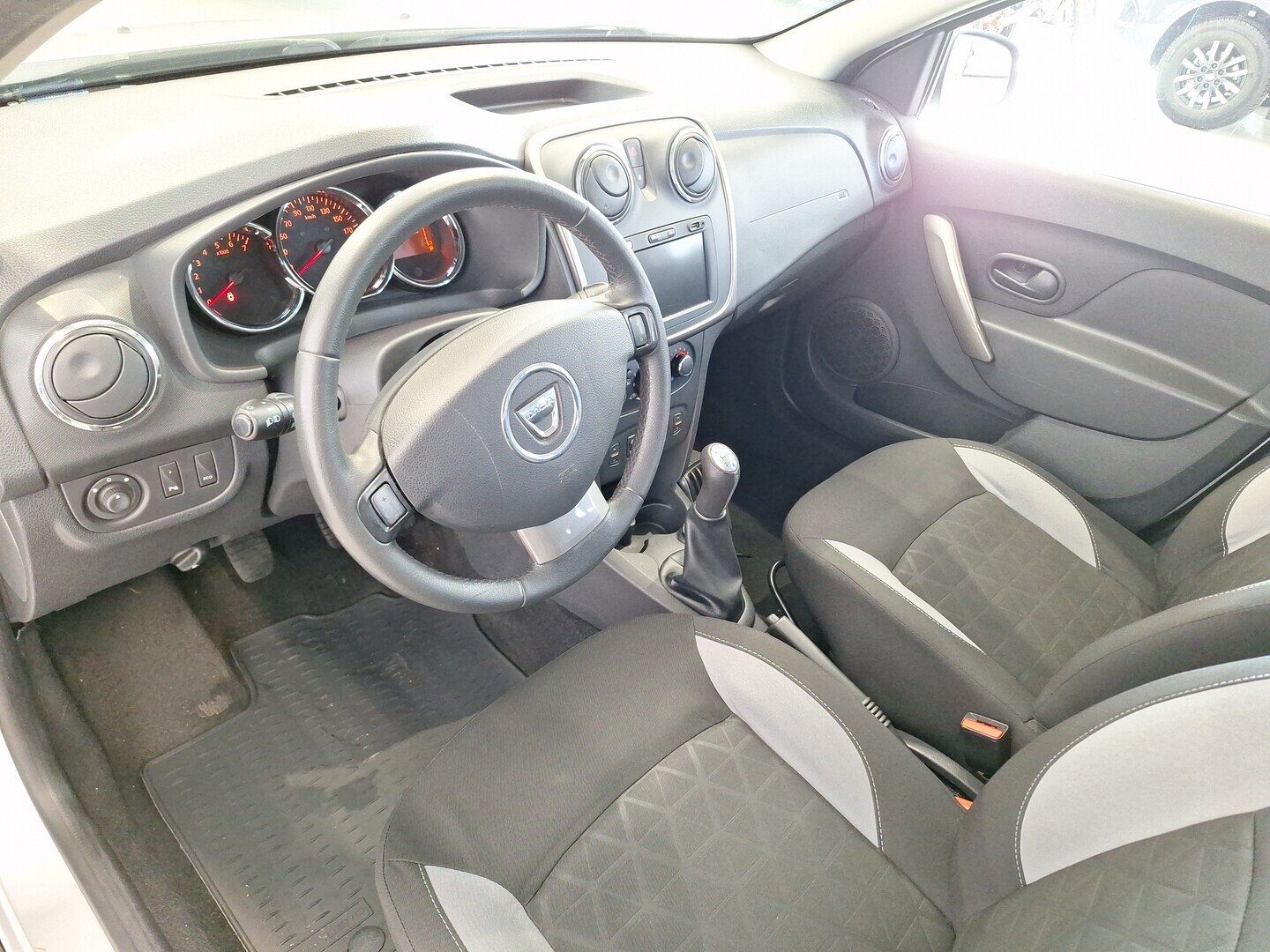 DACIA Sandero 2013