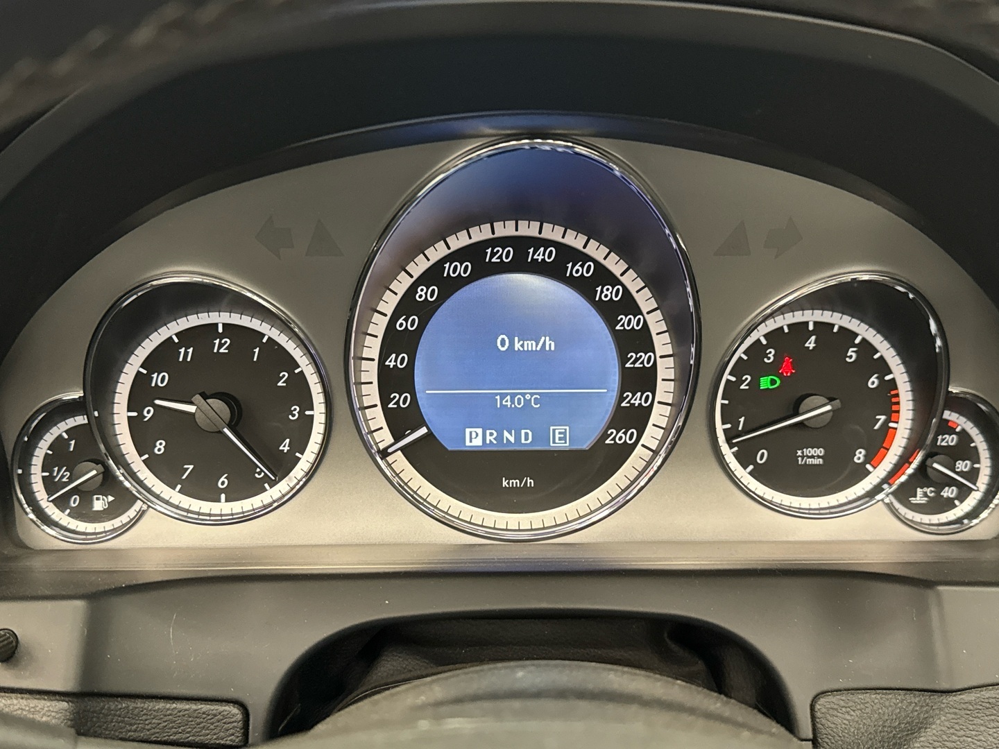 MERCEDES-BENZ E 2011