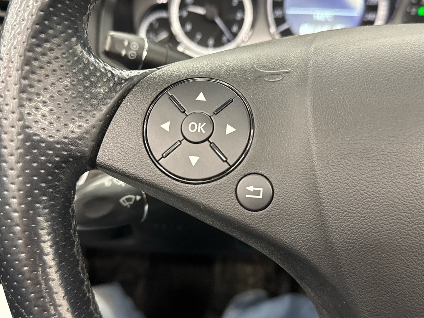 MERCEDES-BENZ E 2011