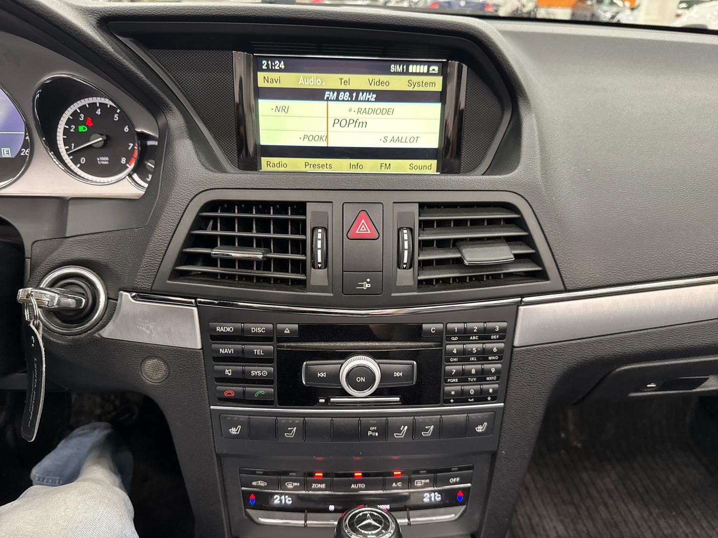 MERCEDES-BENZ E 2011