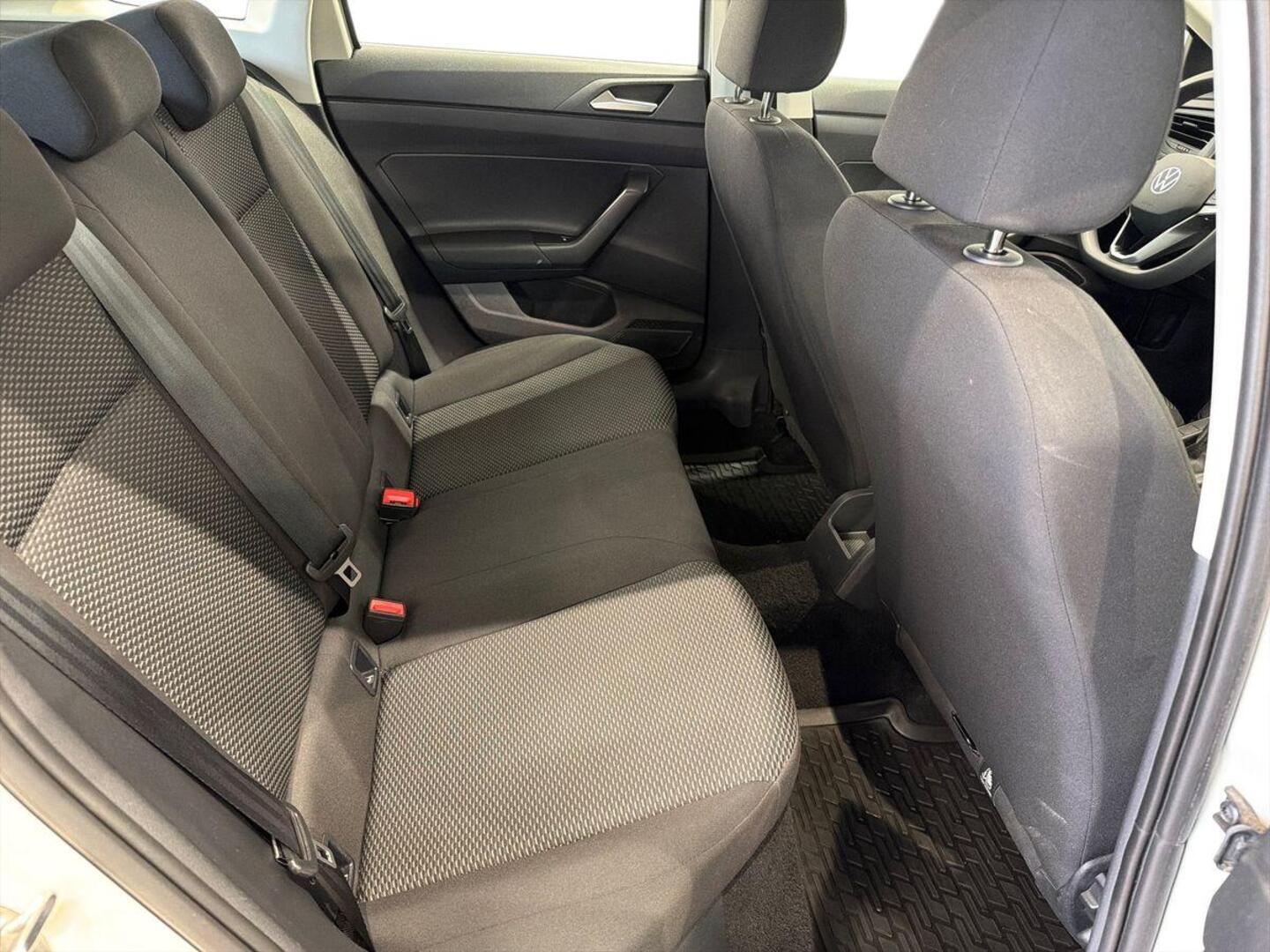 VOLKSWAGEN Taigo 10