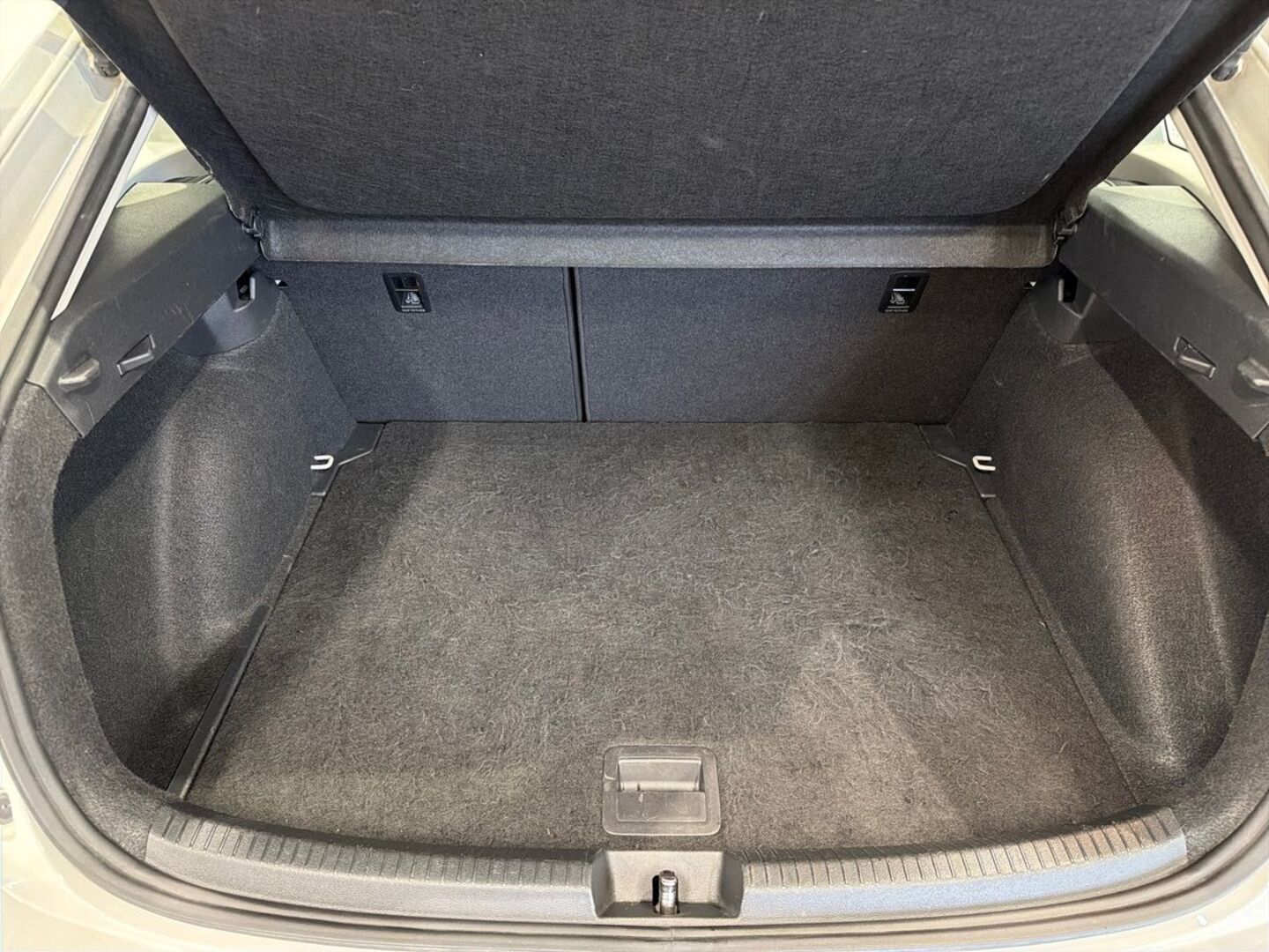 VOLKSWAGEN Taigo 11