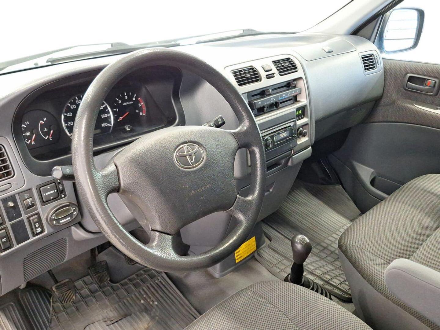 TOYOTA Hiace 2010