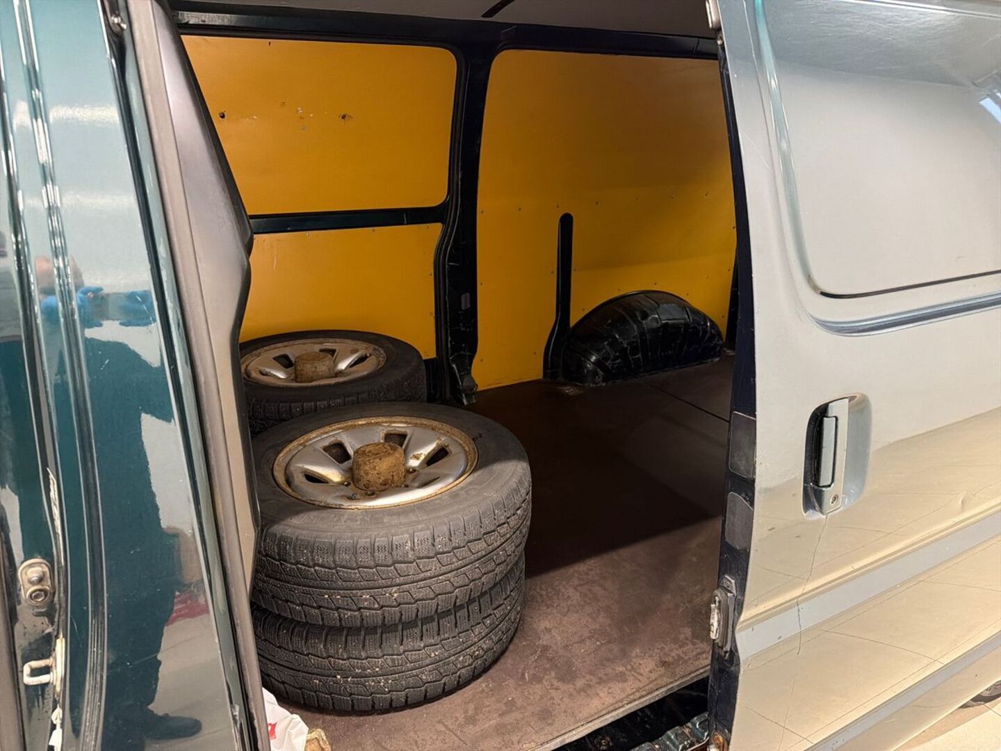 TOYOTA Hiace 17