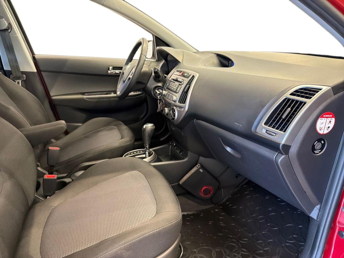 HYUNDAI i20 5d 9