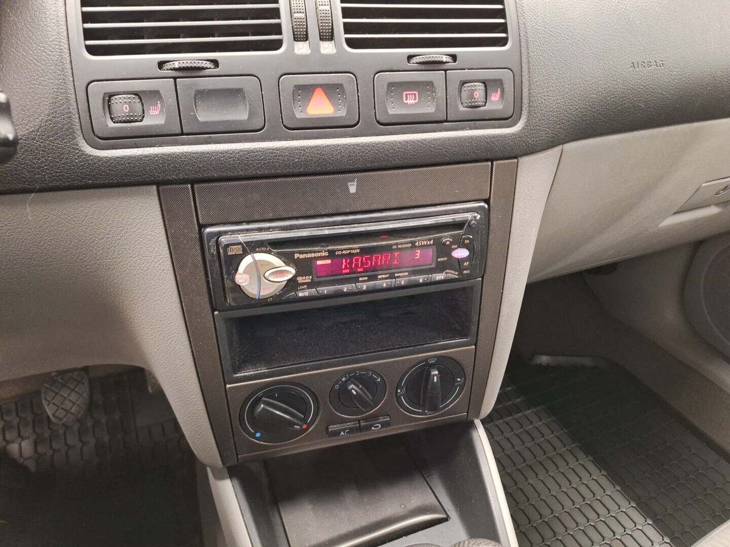 VOLKSWAGEN Bora 2003