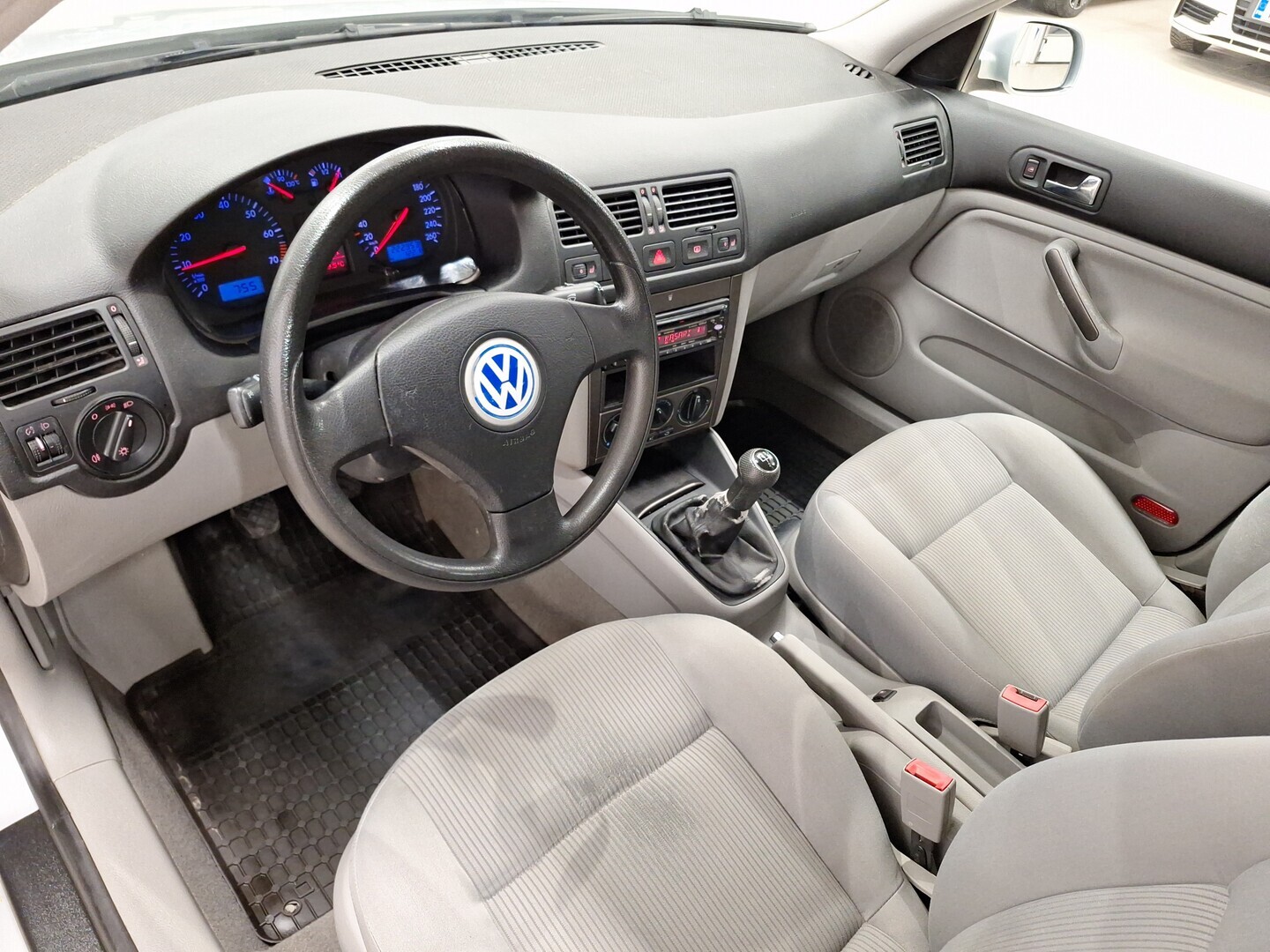 VOLKSWAGEN Bora 2003