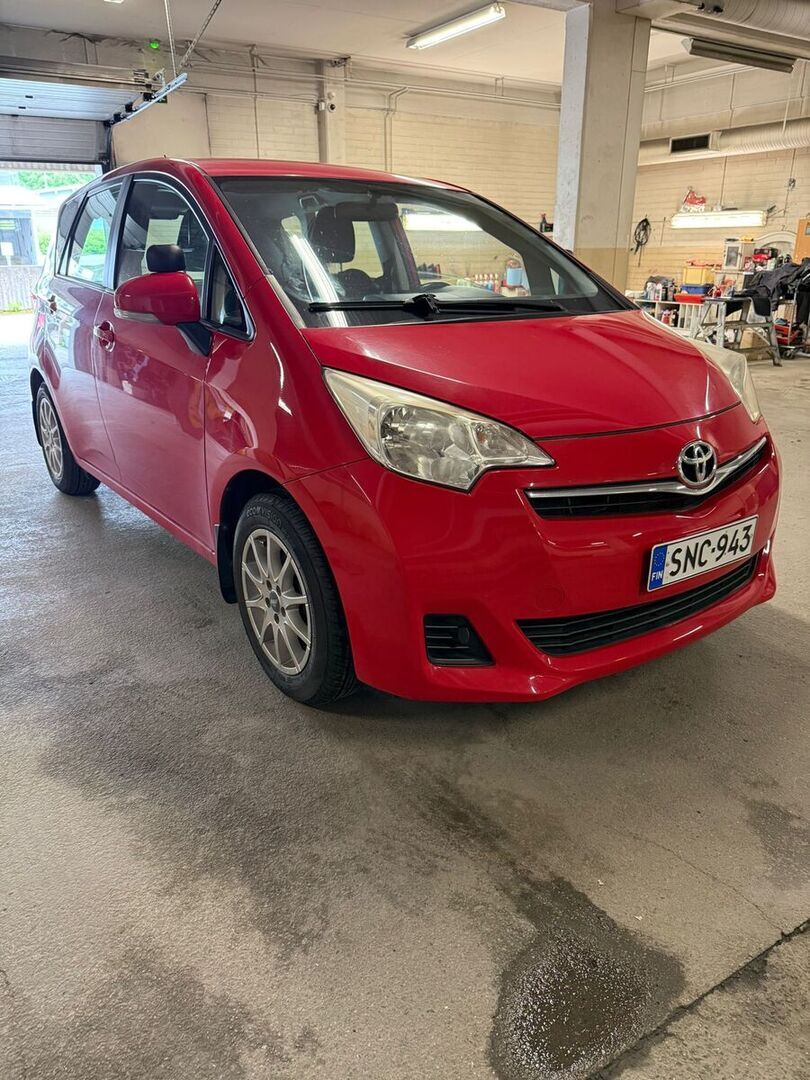 TOYOTA Verso-S 2012