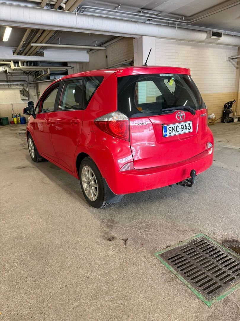 TOYOTA Verso-S 2012