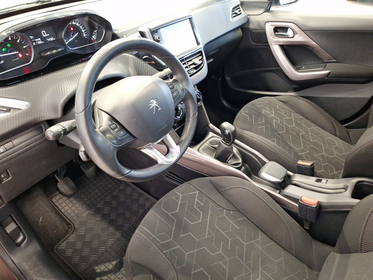 PEUGEOT 2008 2015