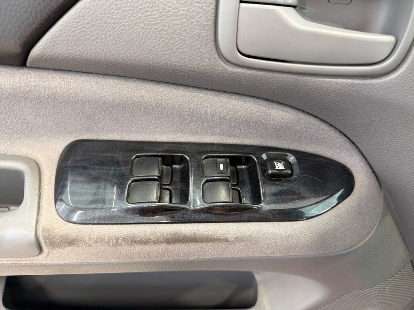 MITSUBISHI Lancer 2003