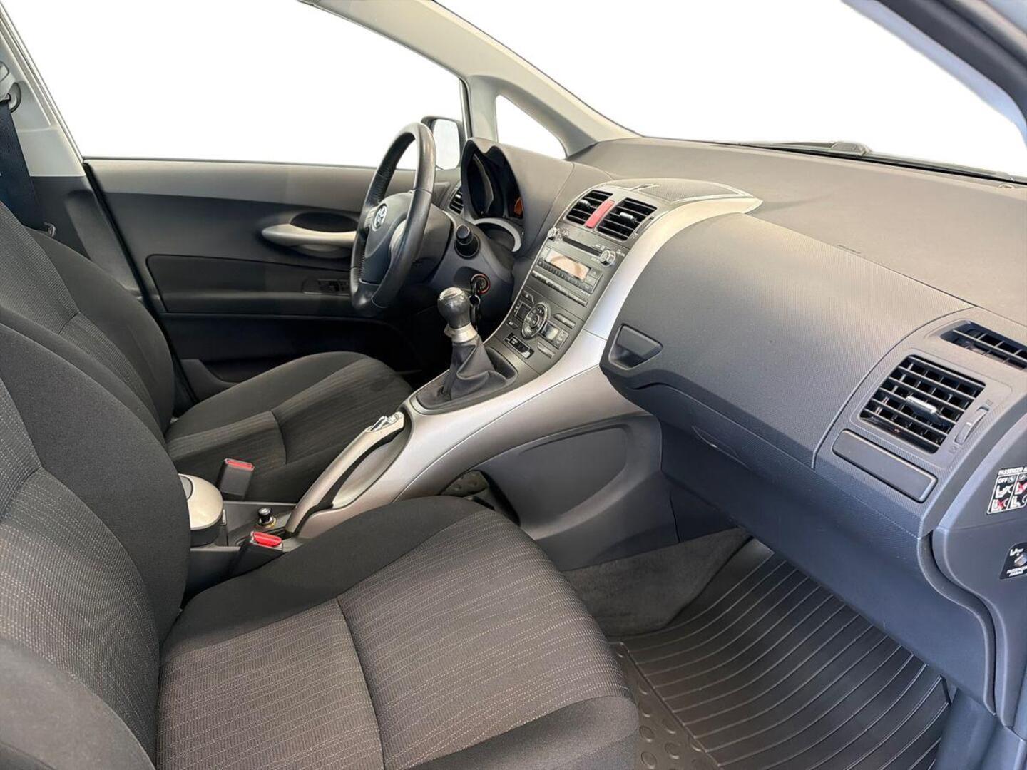 TOYOTA Auris 2008
