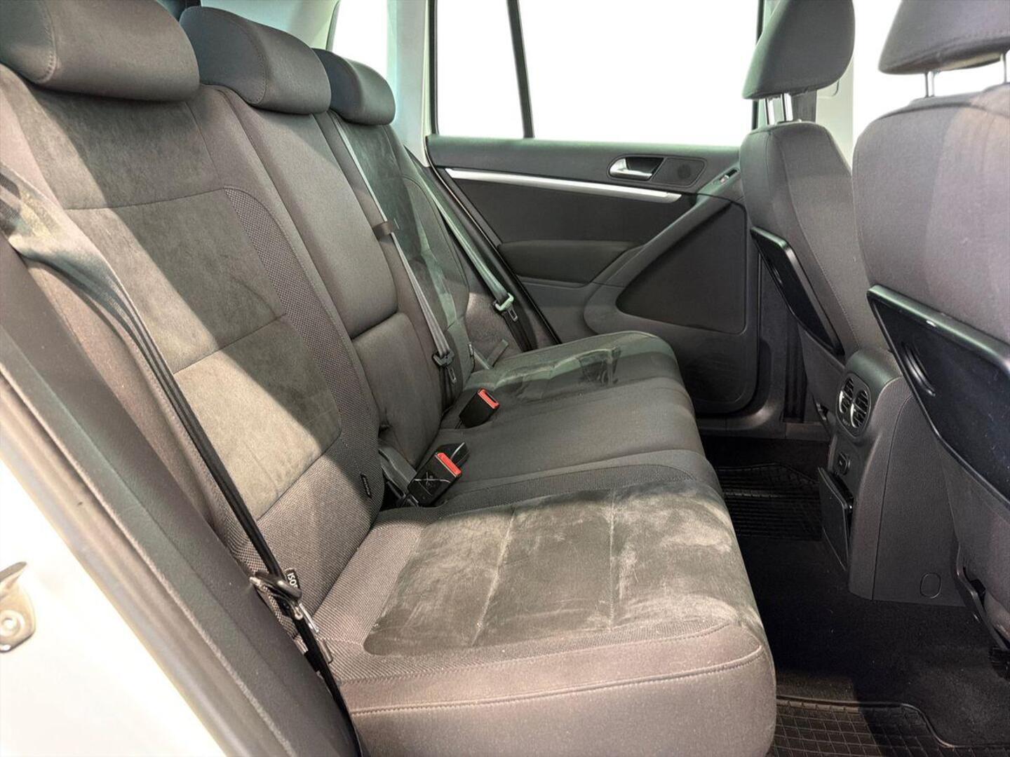 VOLKSWAGEN Tiguan 2012