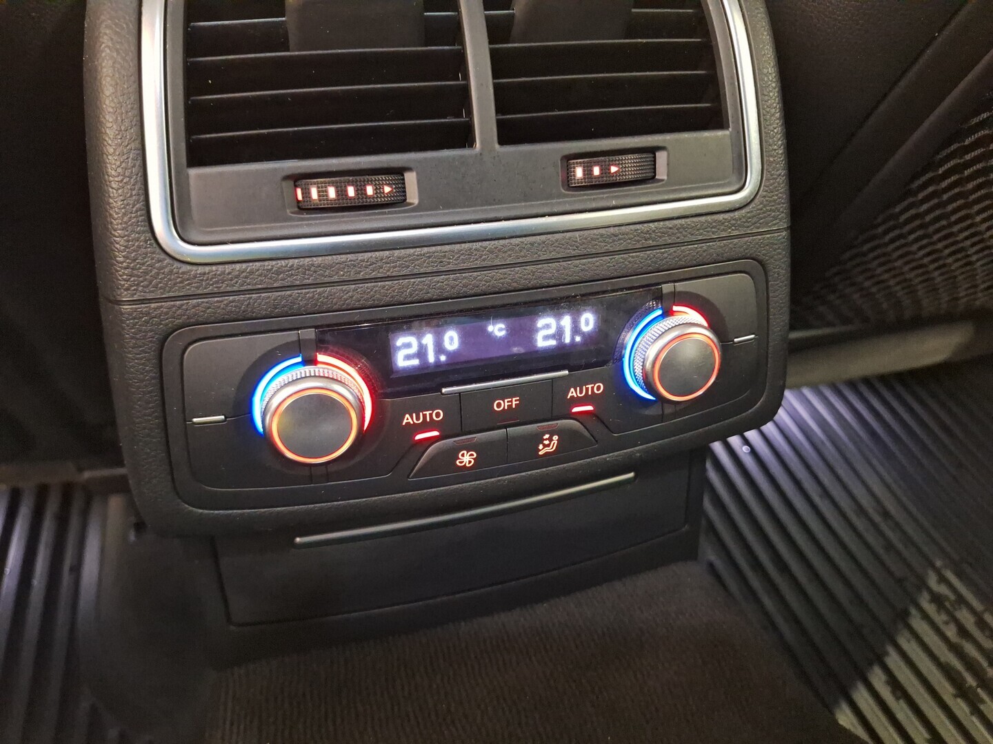 AUDI A6 allroad quattro 2012