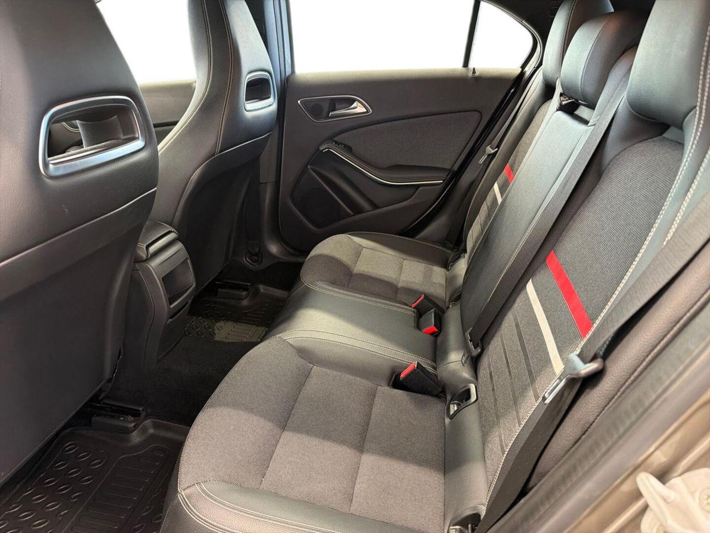 MERCEDES-BENZ A 2013