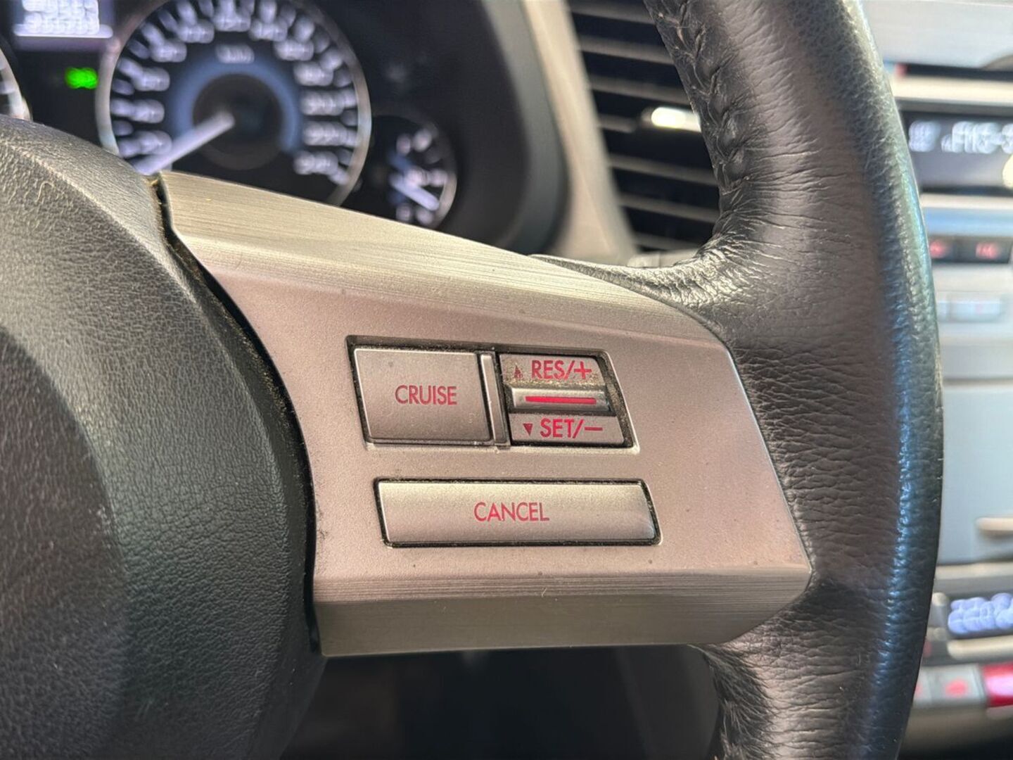 SUBARU Outback 2011