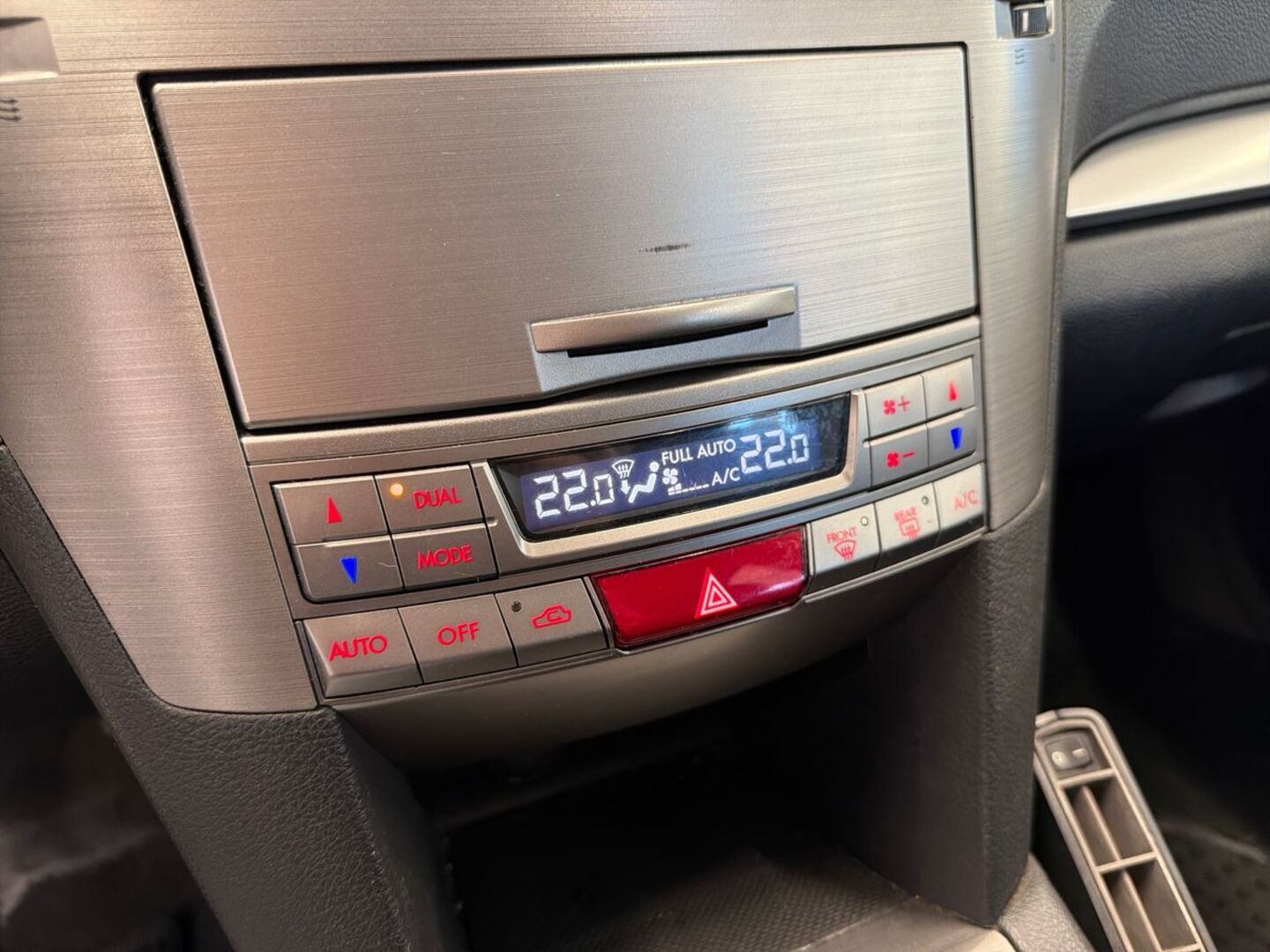 SUBARU Outback 2011