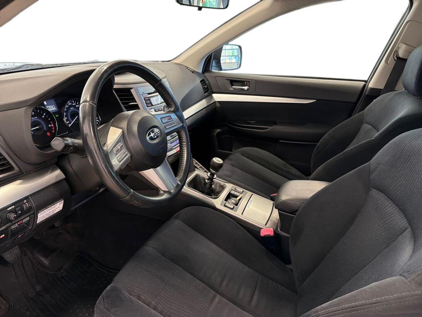 SUBARU Outback 2011