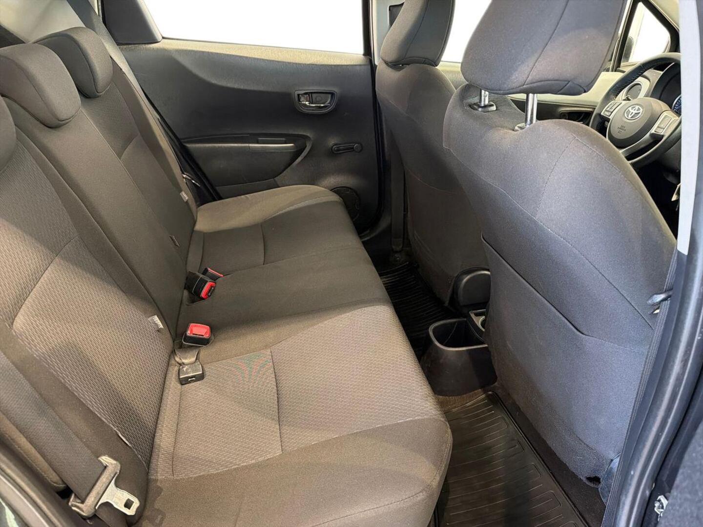 TOYOTA Yaris 2013