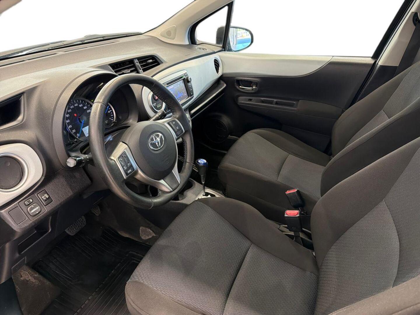 TOYOTA Yaris 2013