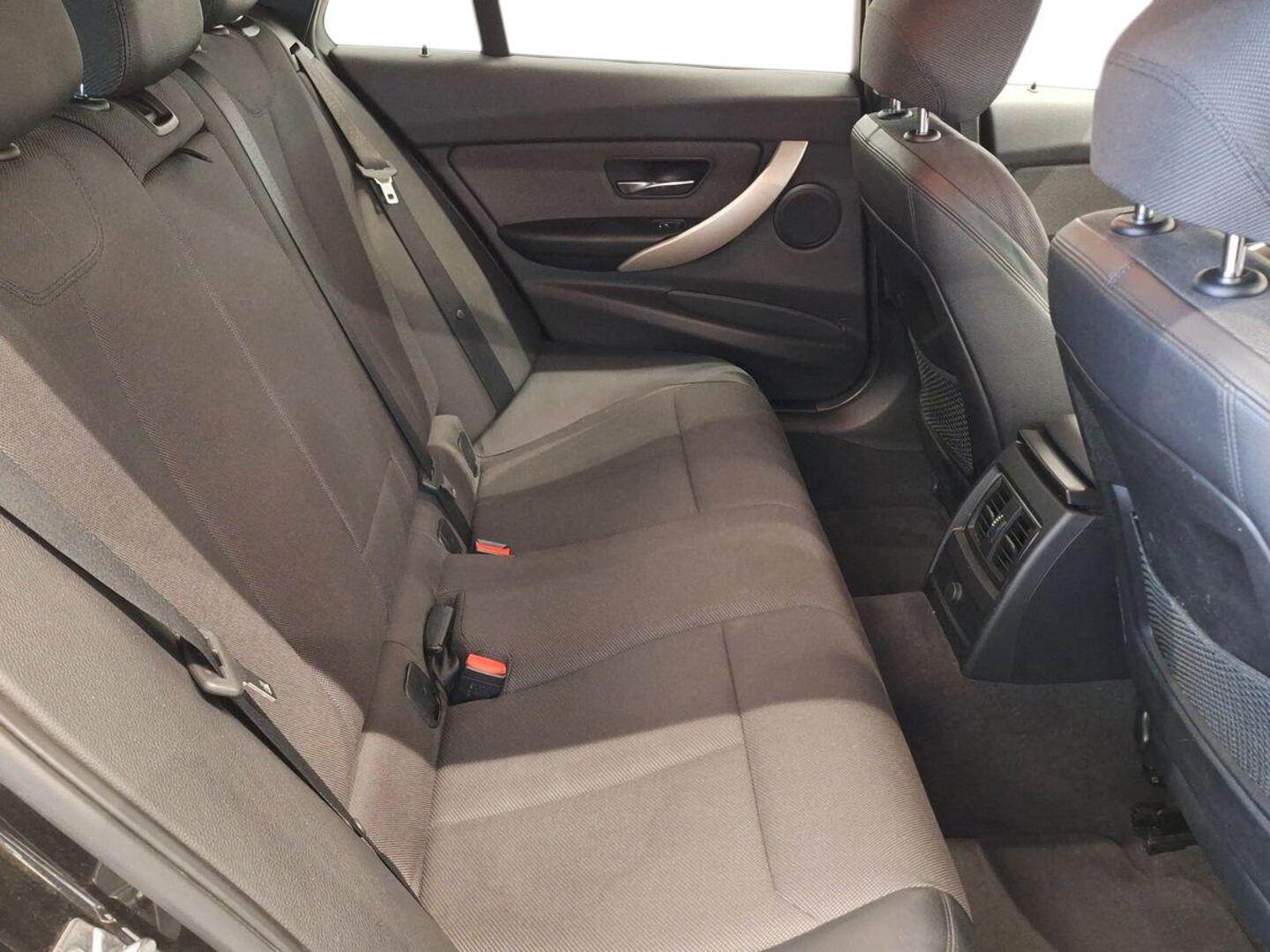 BMW 320 2016