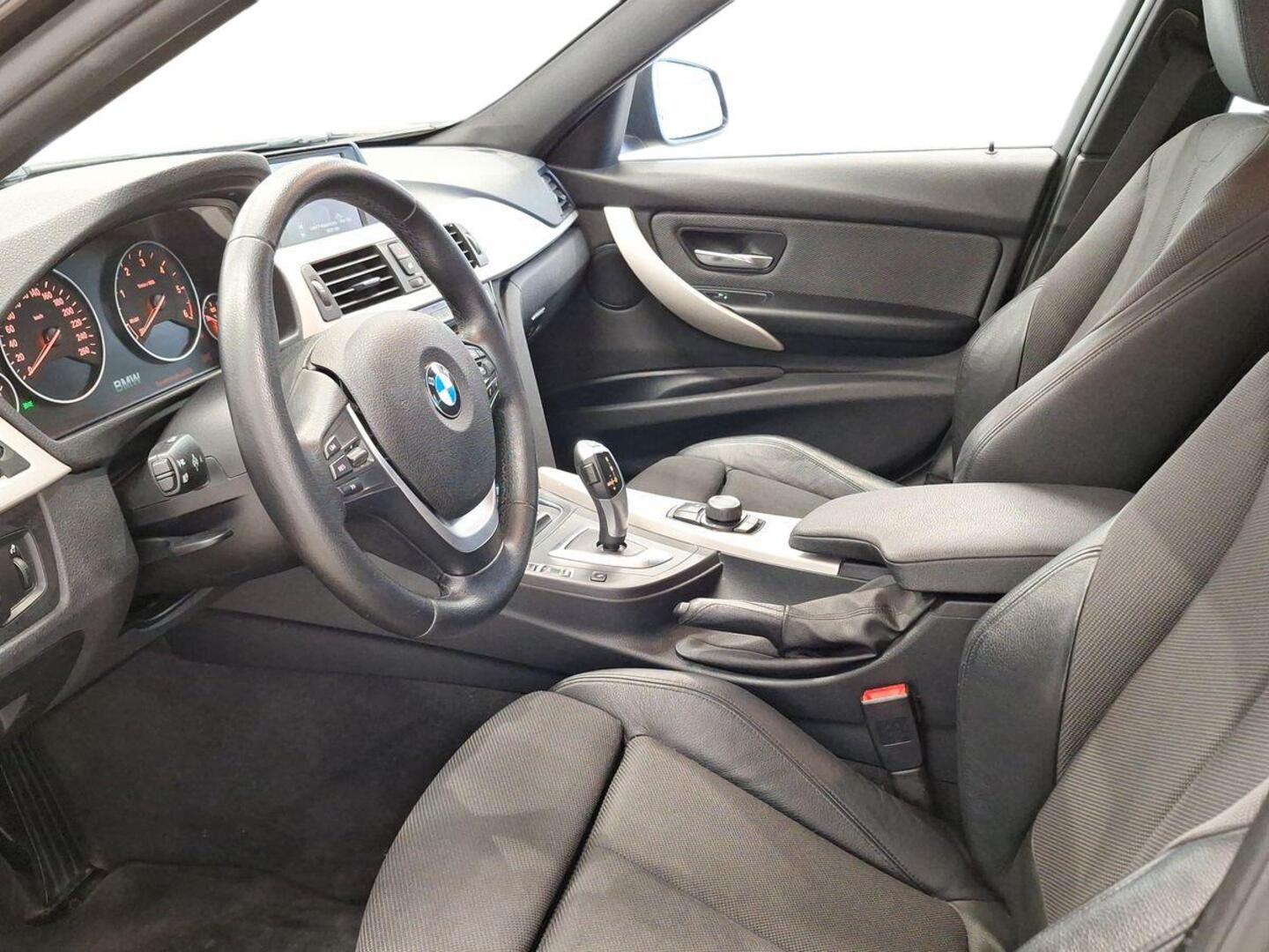 BMW 320 2016