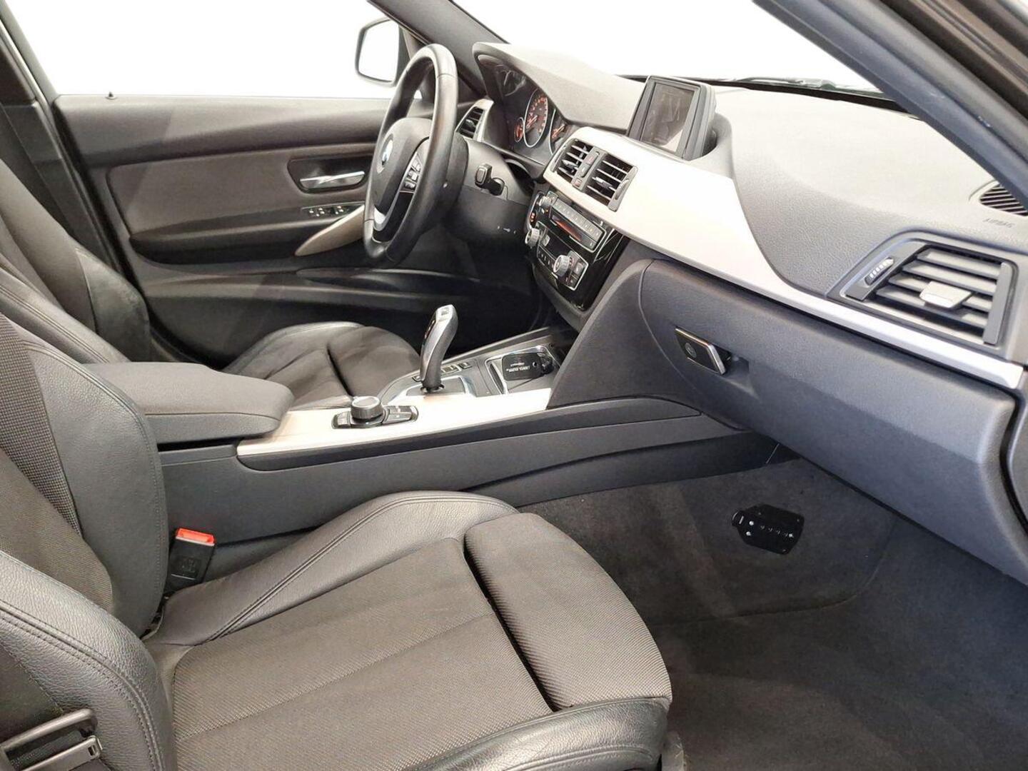 BMW 320 2016