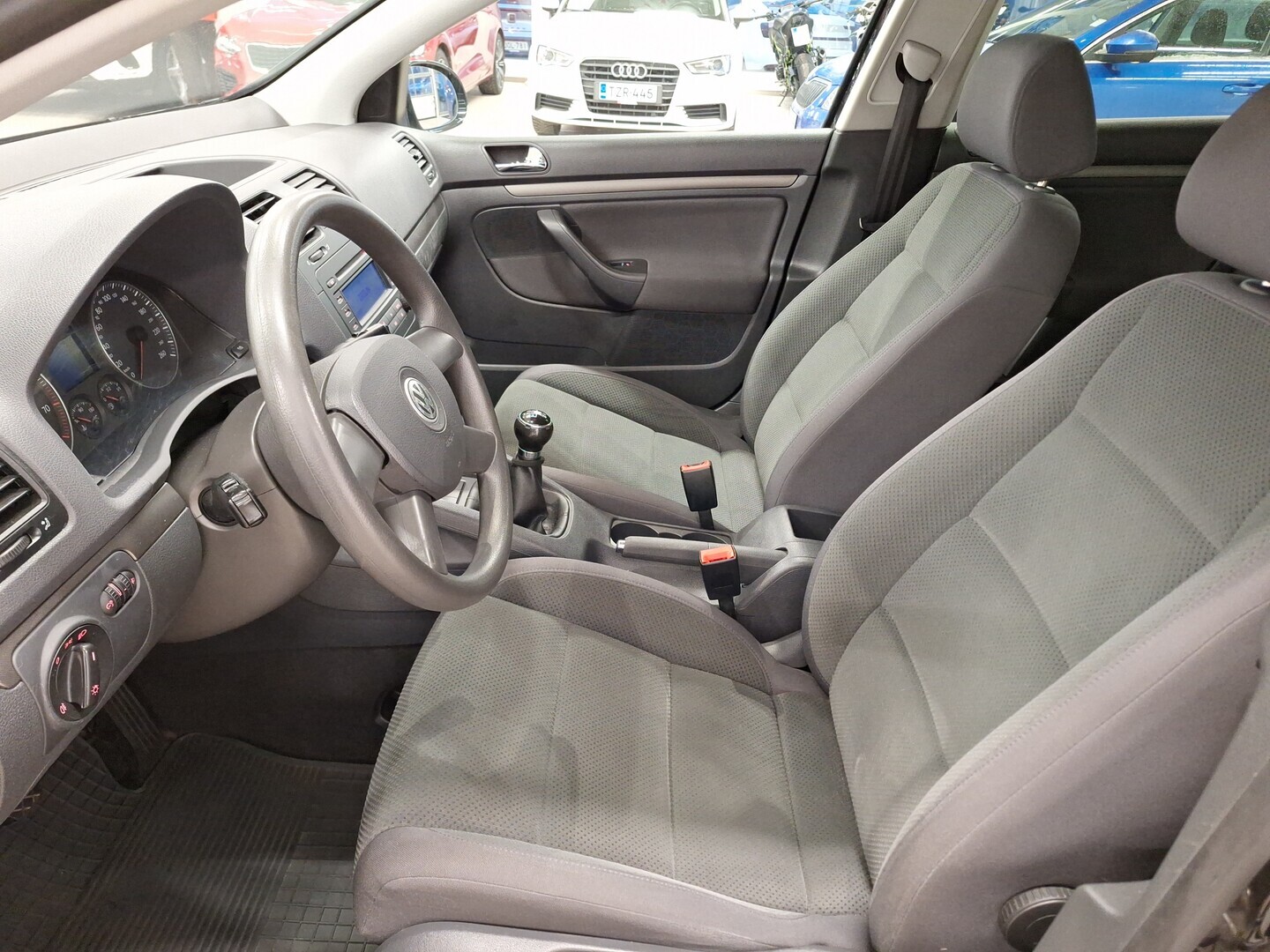 VOLKSWAGEN Golf 2005