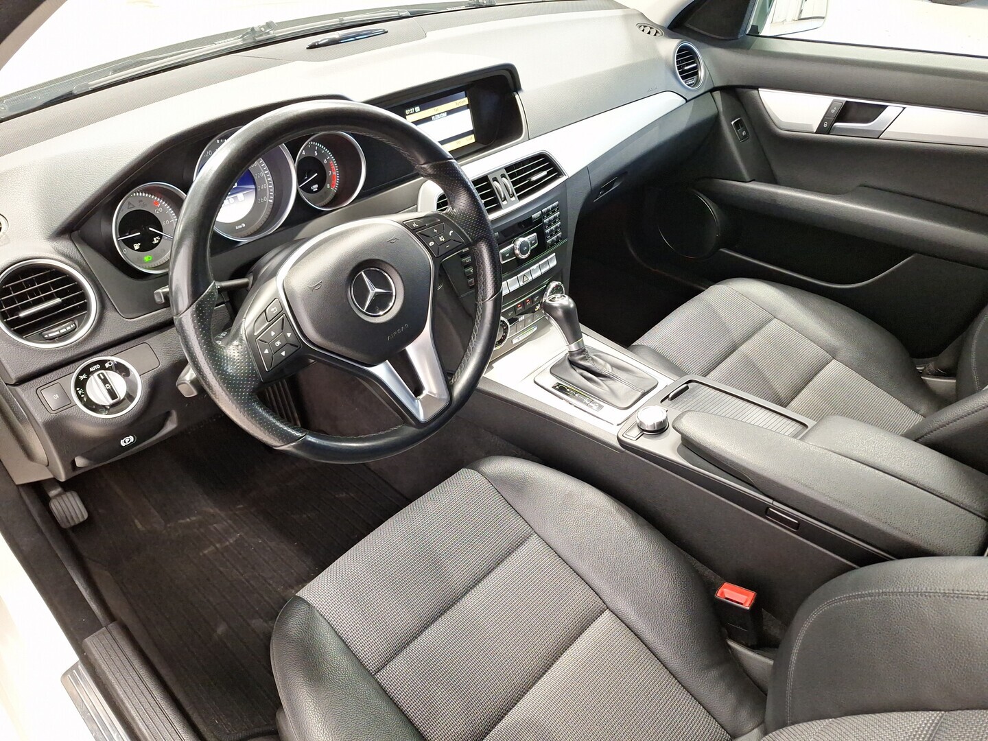 MERCEDES-BENZ C 2012