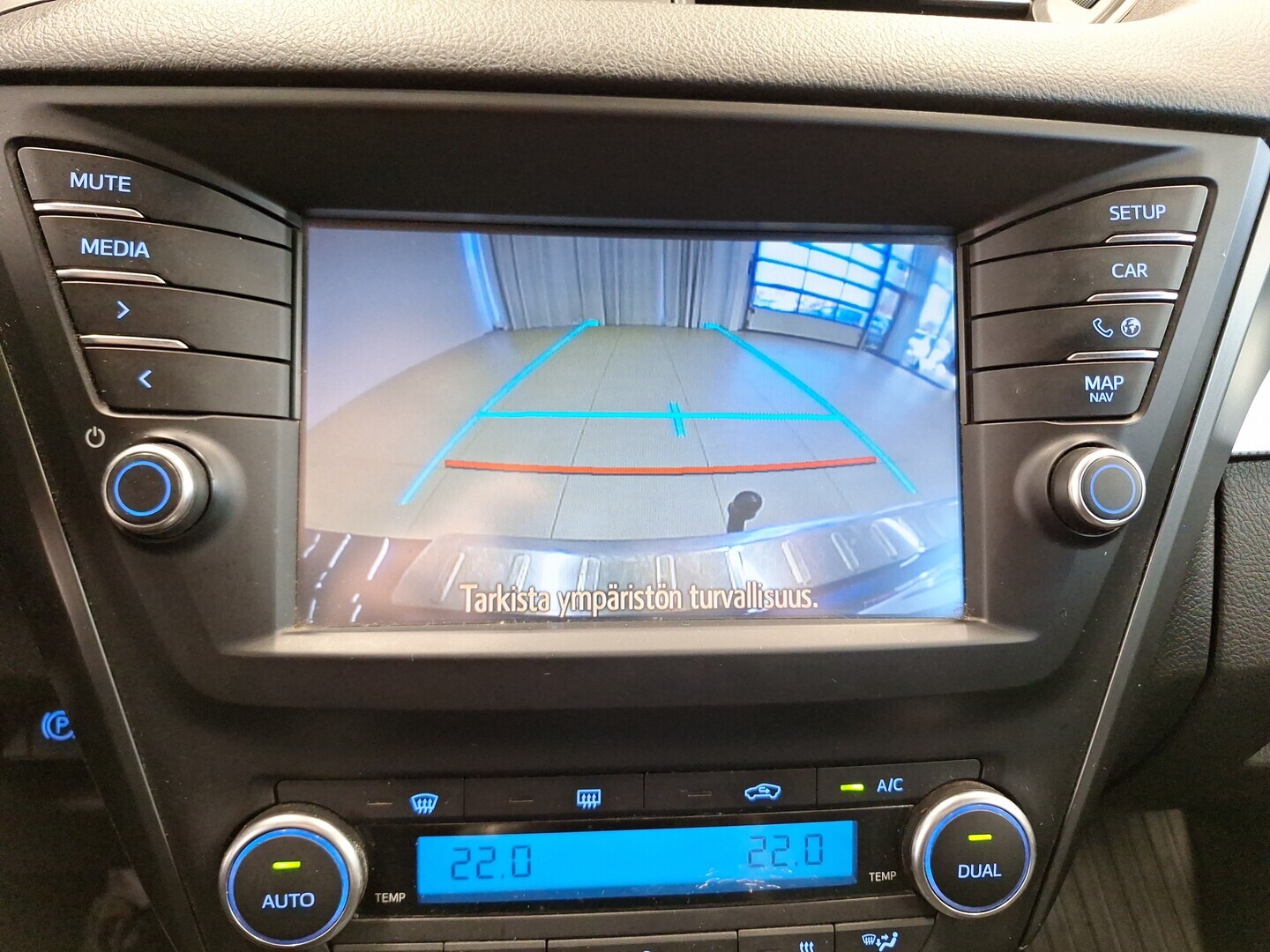 TOYOTA Avensis 2015