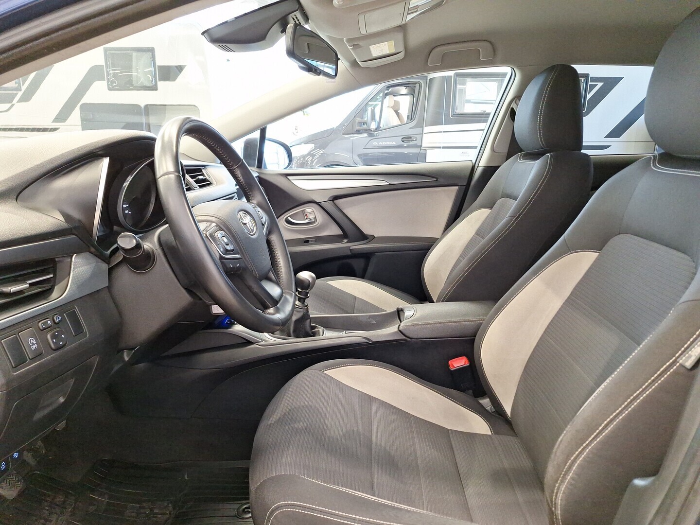 TOYOTA Avensis 2015