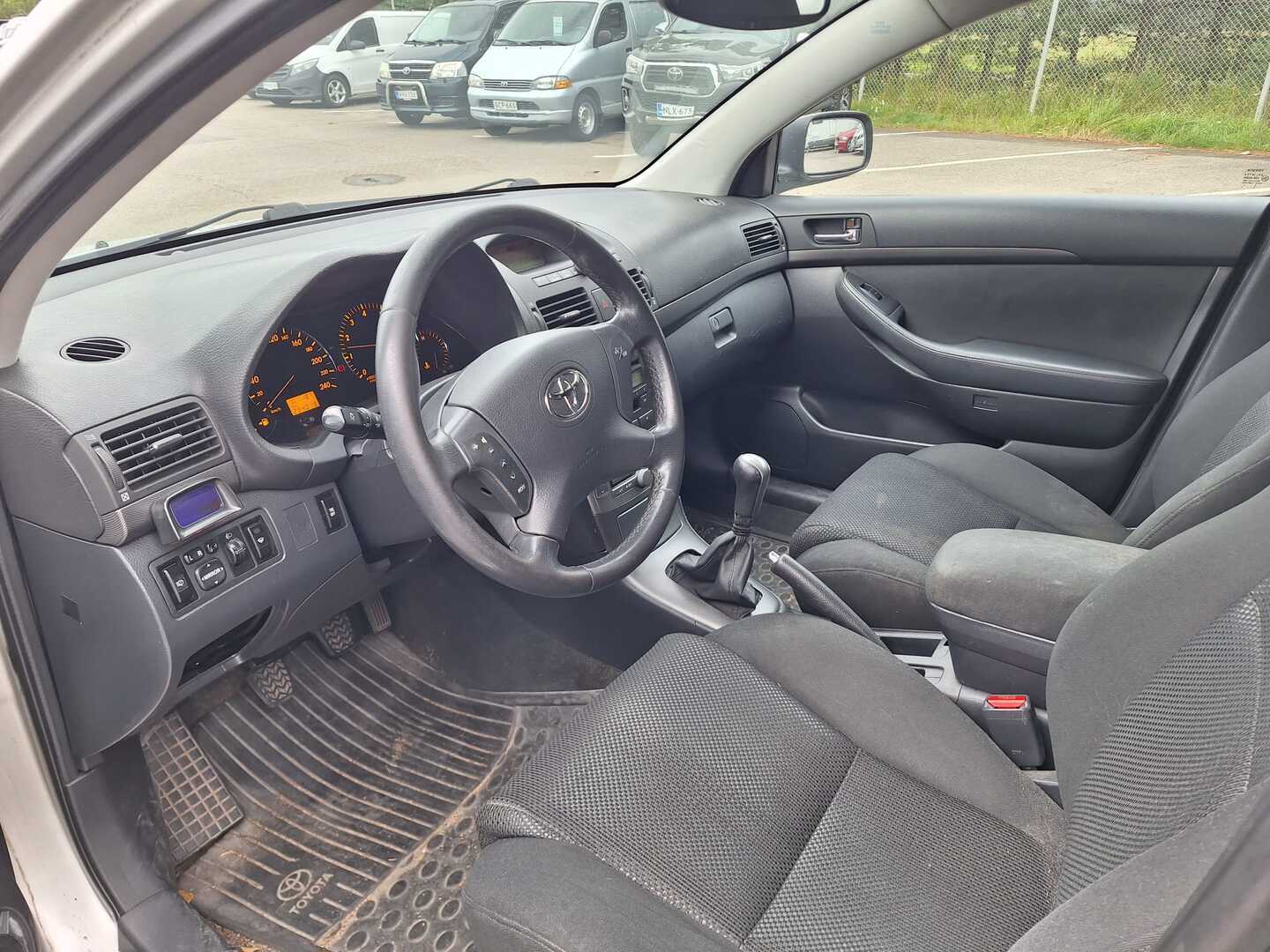 TOYOTA Avensis 2003