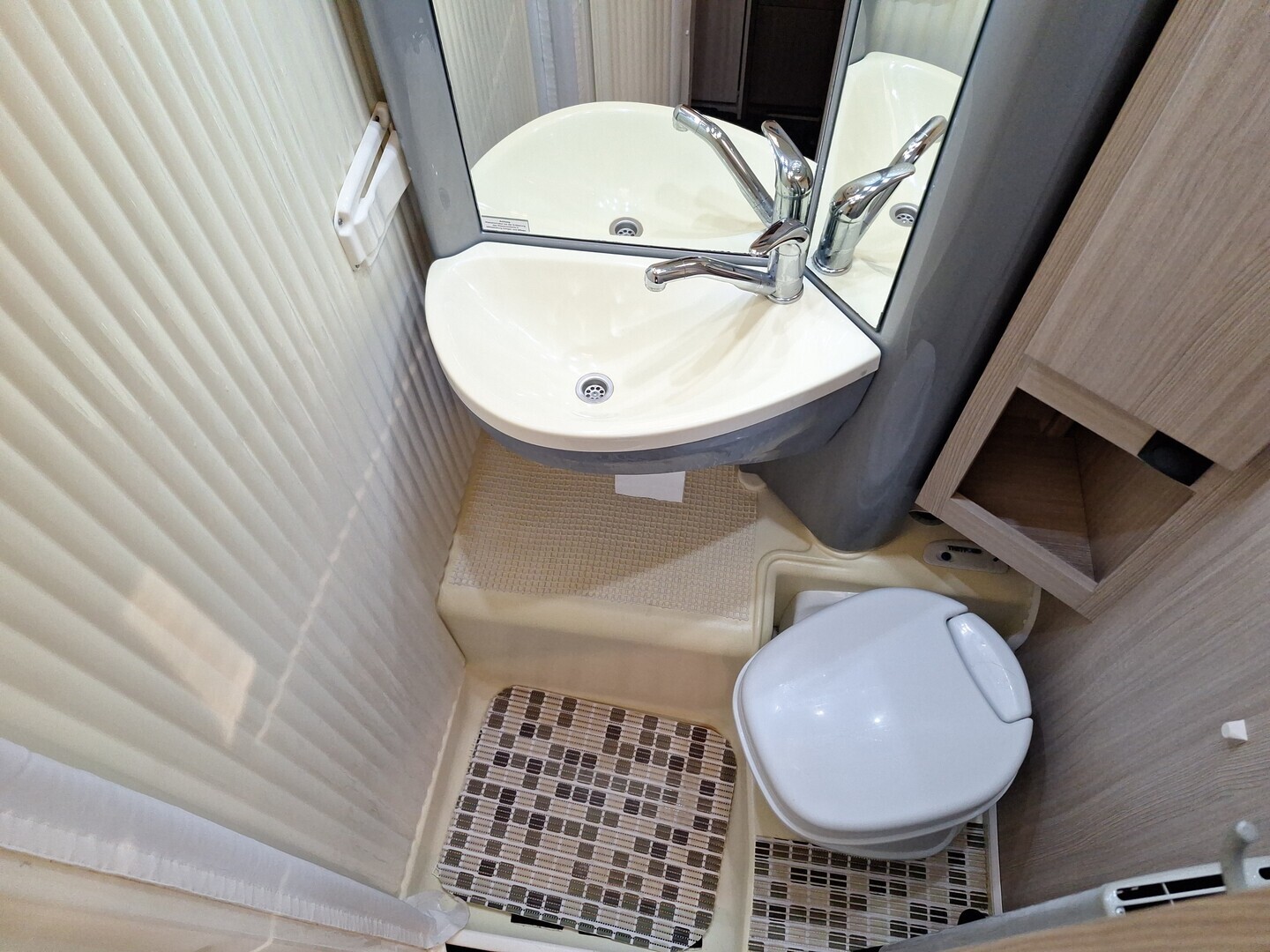 DETHLEFFS GLOBE S 2013