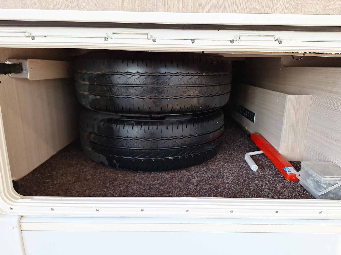 DETHLEFFS GLOBE S 2013