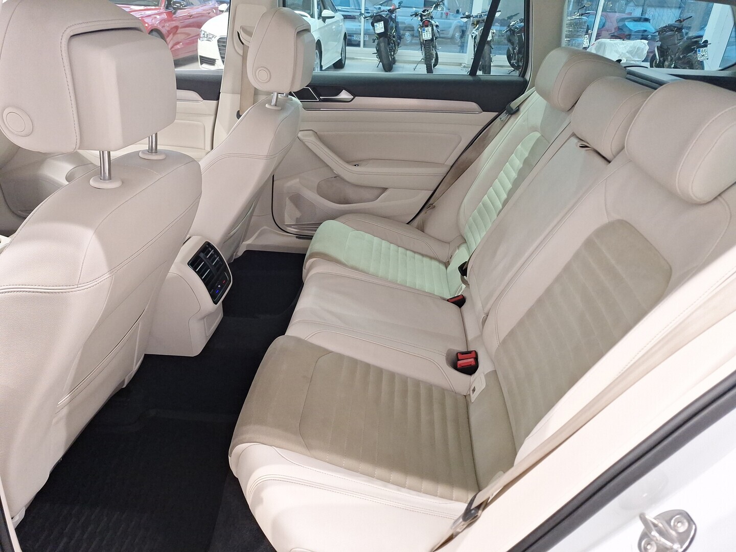 VOLKSWAGEN Passat 2016