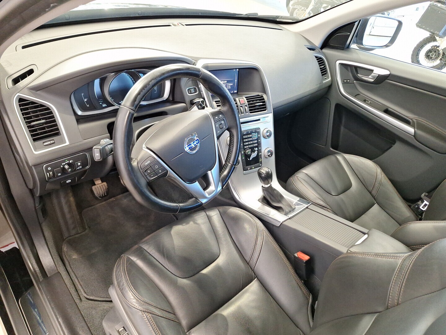 VOLVO XC60 2017