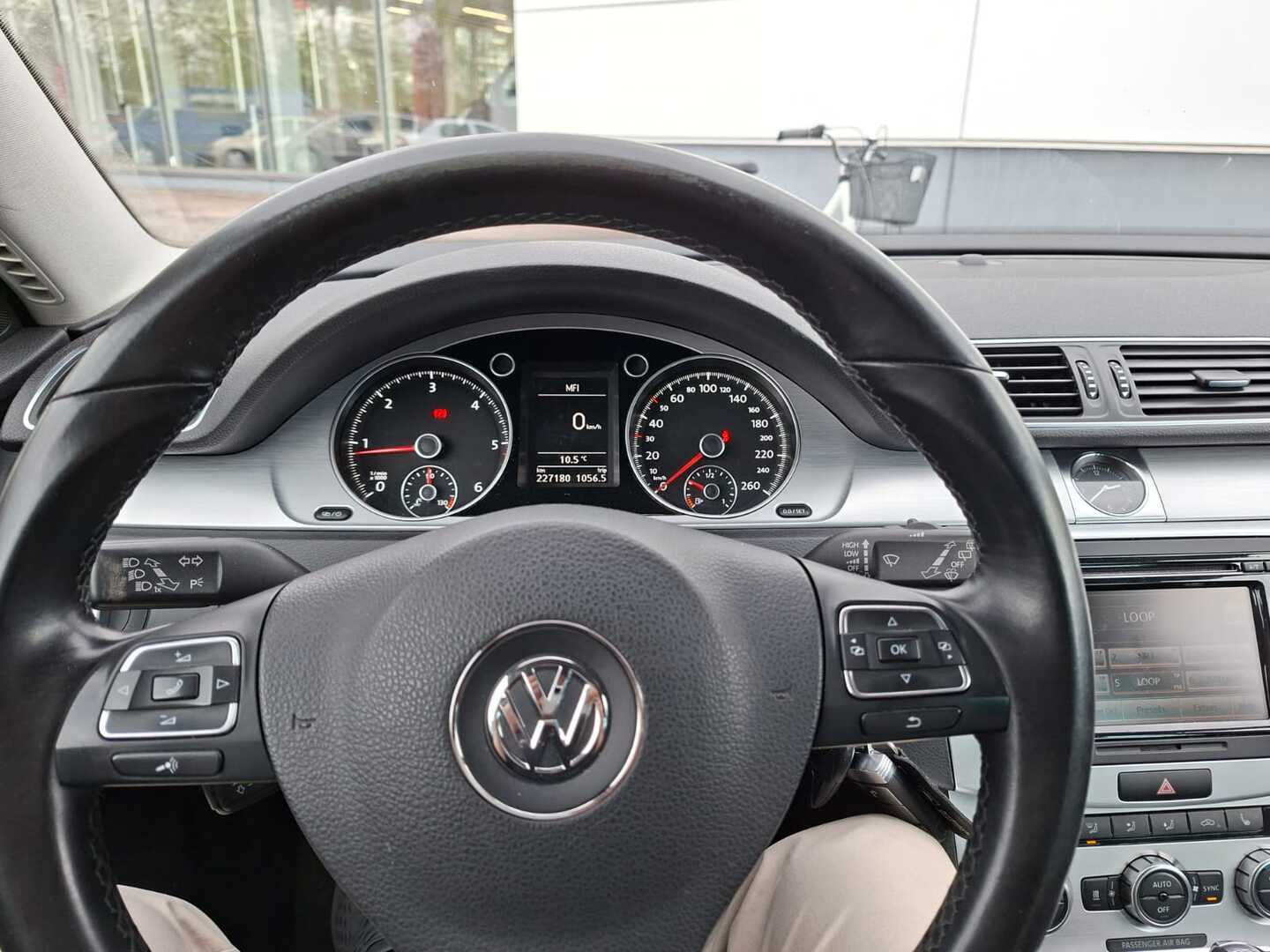 VOLKSWAGEN Passat 2013